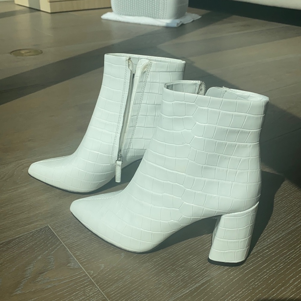 Alice + Olivia white patent leather boots - Picture 3 of 8